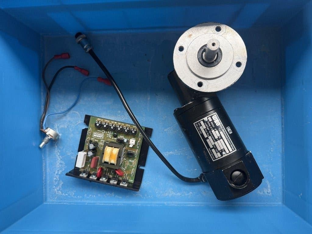 WEG EPG 022 DC motor + vertraging + Leeson 174311.00 sturing, Doe-het-zelf en Verbouw, Motoren, Ophalen, Gebruikt, Onbekend, Elektromotor