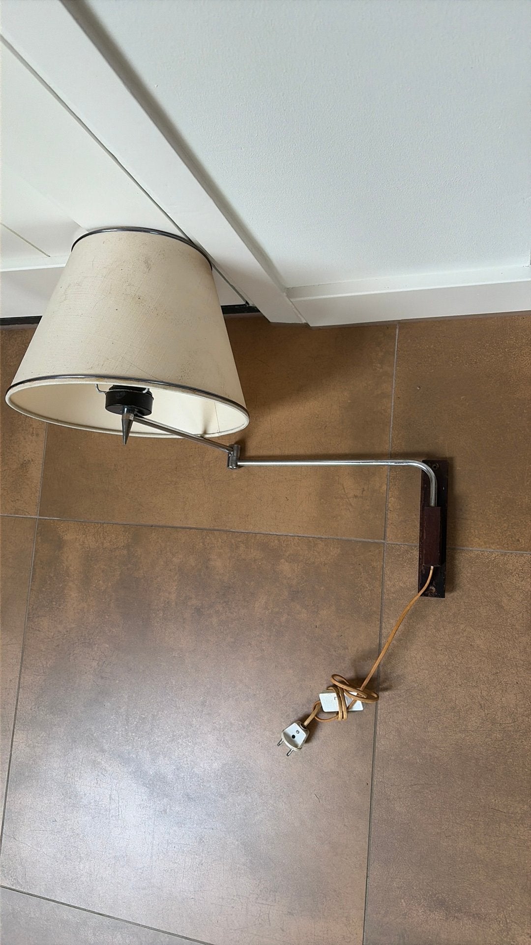 Vintage wandlamp hout met chromen zwenkarm, Overige merken, Wandlamp, Hout, Beige
