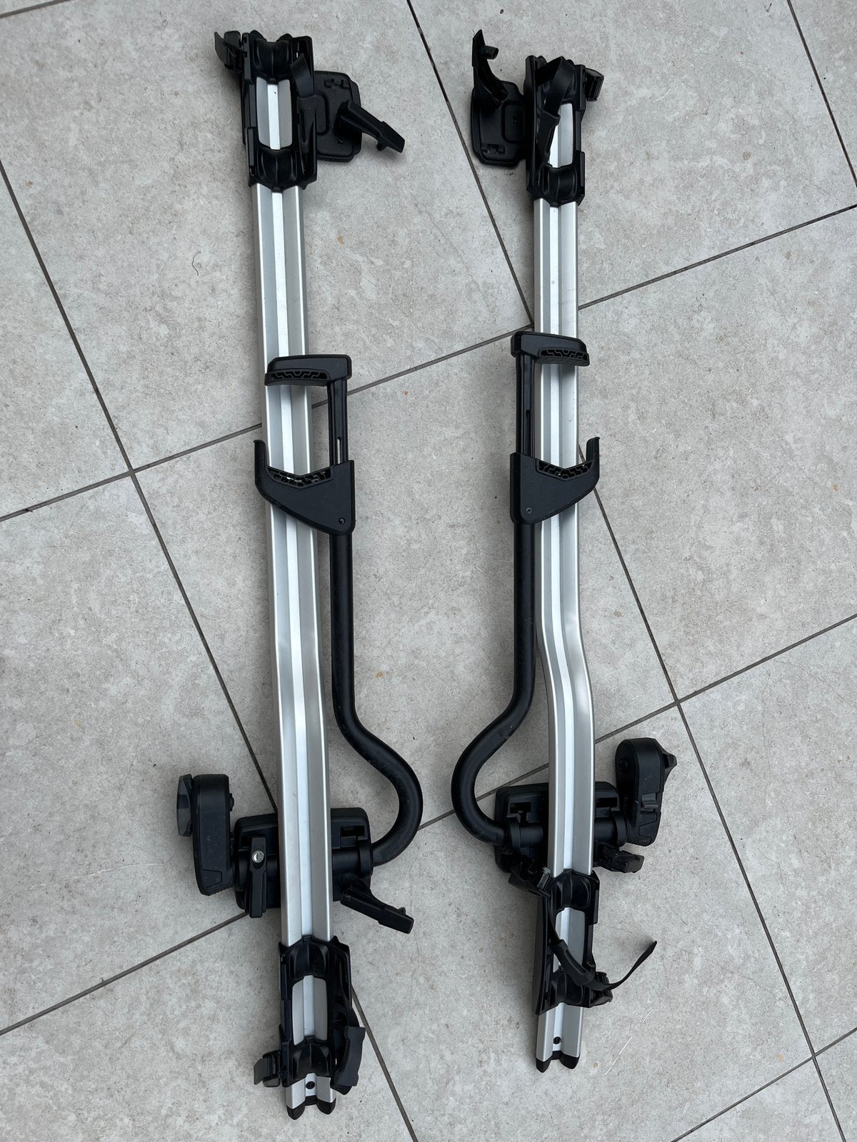 Thule ProRide Fietsendrager Dakdrager (2 stuks), Auto diversen, Fietsendragers, Zo goed als nieuw, Dakdrager, 2 fietsen, Ophalen