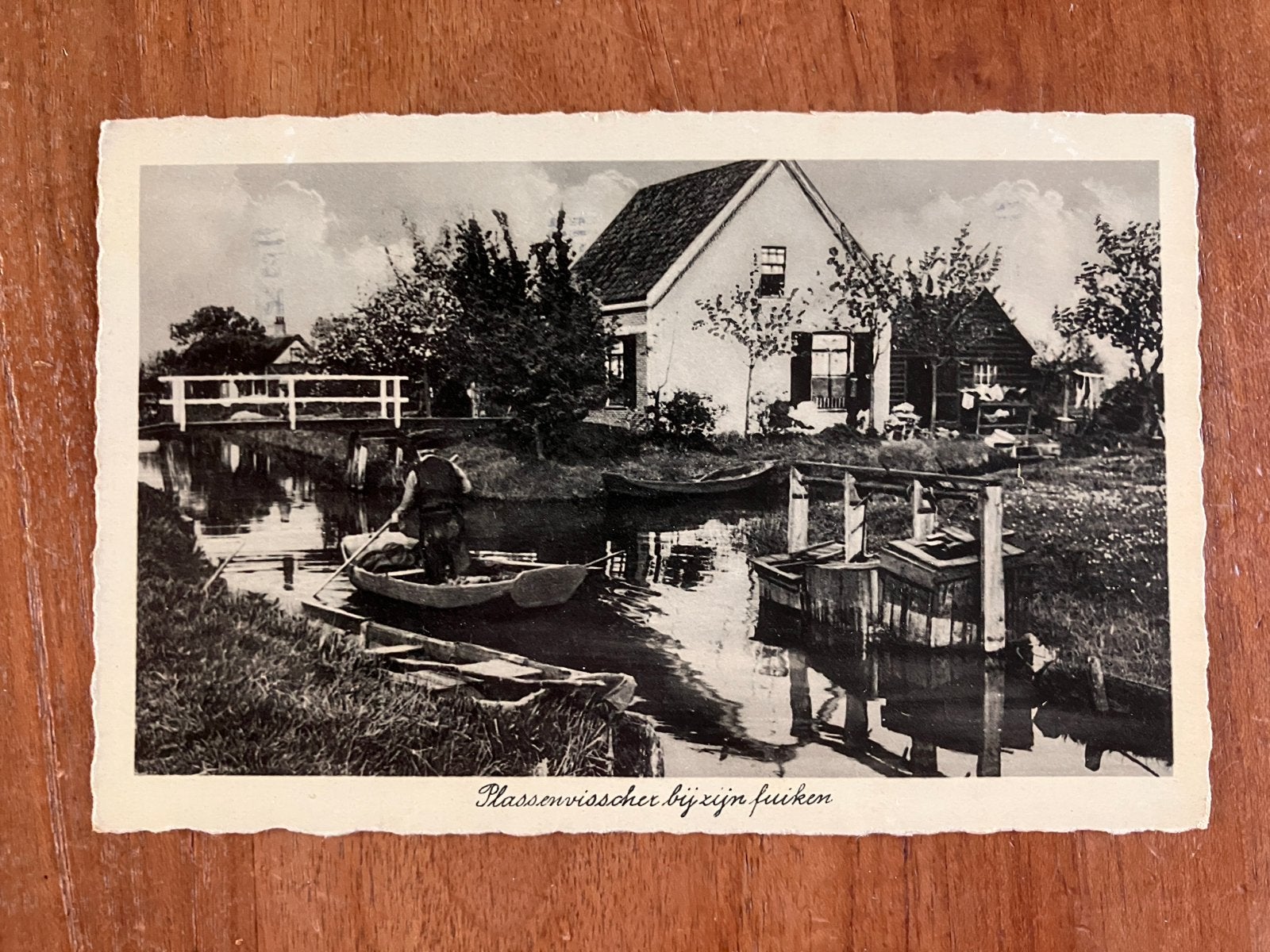 Plassenvisscher bij zijn fuiken - 1937, Ophalen of Verzenden, 1920 tot 1940, Gelopen, Ambachten of Beroep