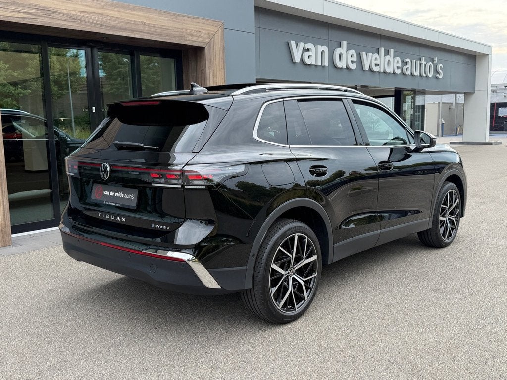 Volkswagen Tiguan 1.5 eHybrid Elegance 204pk | Trekhaak | 20, Auto's, Volkswagen, 12 maanden, Zwart, Zwart, SUV of Terreinwagen