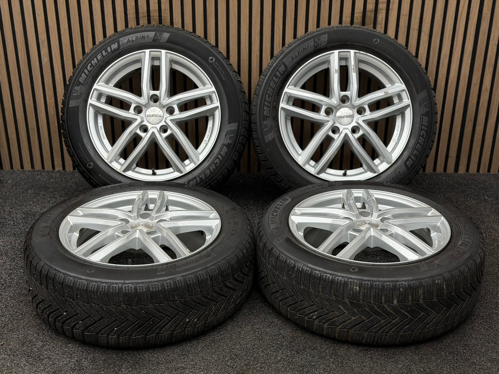 16 inch Dezent TR - Golf Leon A3 5x112 Michelin 205/55/16, Auto-onderdelen, Banden en Velgen, Ophalen, 16 inch, ., Banden en Velgen