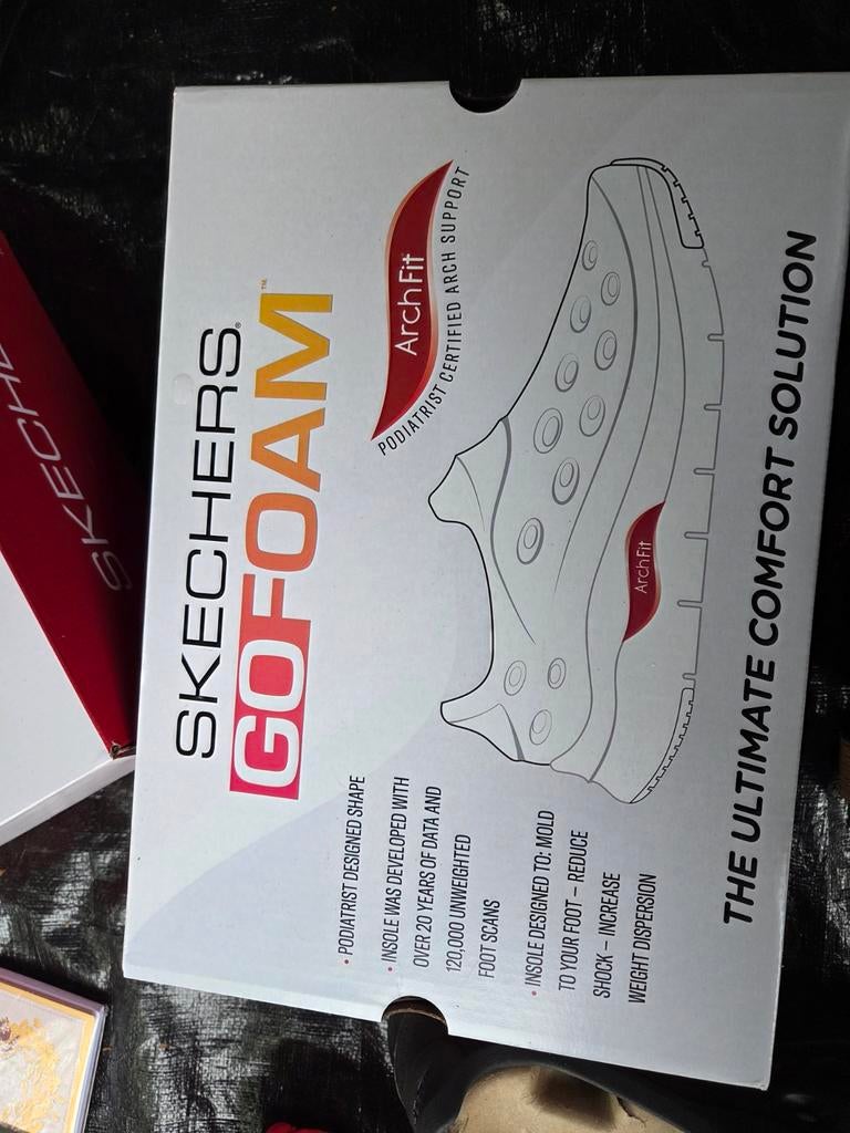 SKECHERS GO Foam, Ophalen of Verzenden, Nieuw, Zwart, Sneakers of Gympen