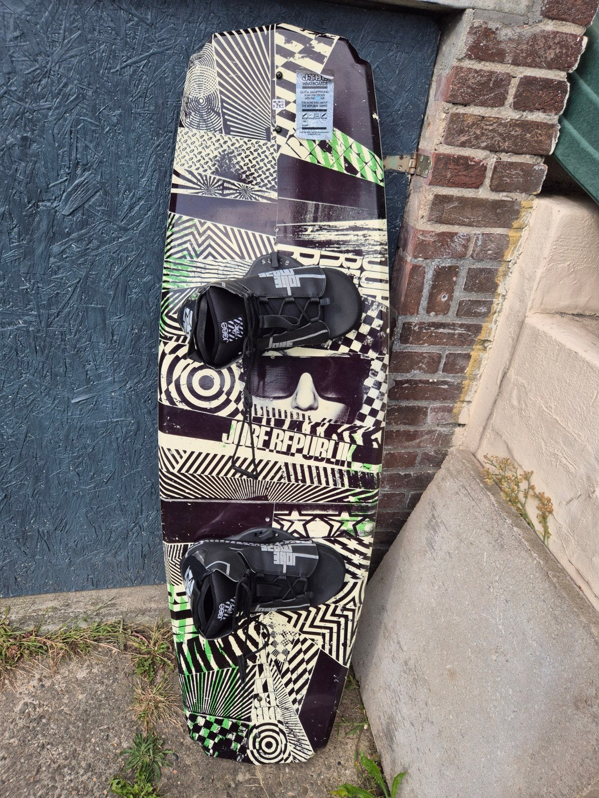 Jobe Republik Wakeboard met bindingen (maat 39-45), Watersport en Boten, Ophalen of Verzenden