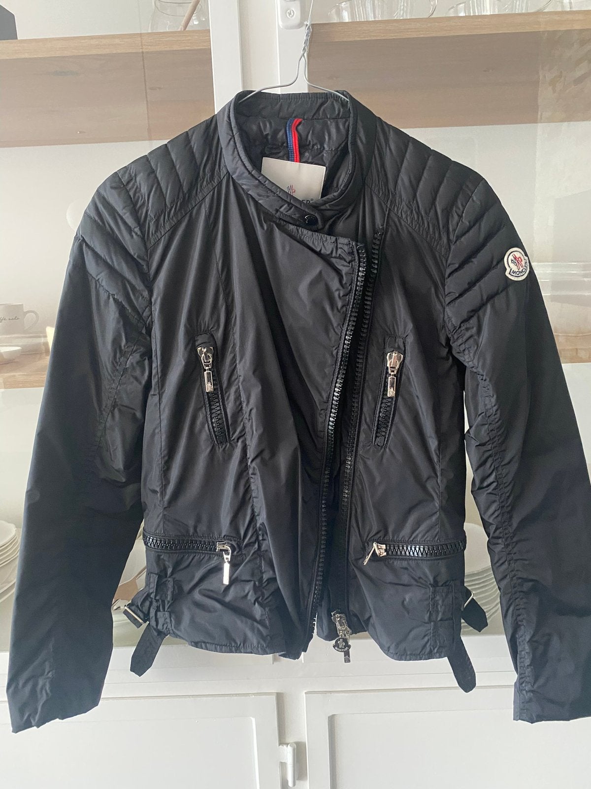 Te koop nieuwe moncler jas origineel, Kleding | Dames, Ophalen of Verzenden, Nieuw, Maat 34 (XS) of kleiner, Zwart