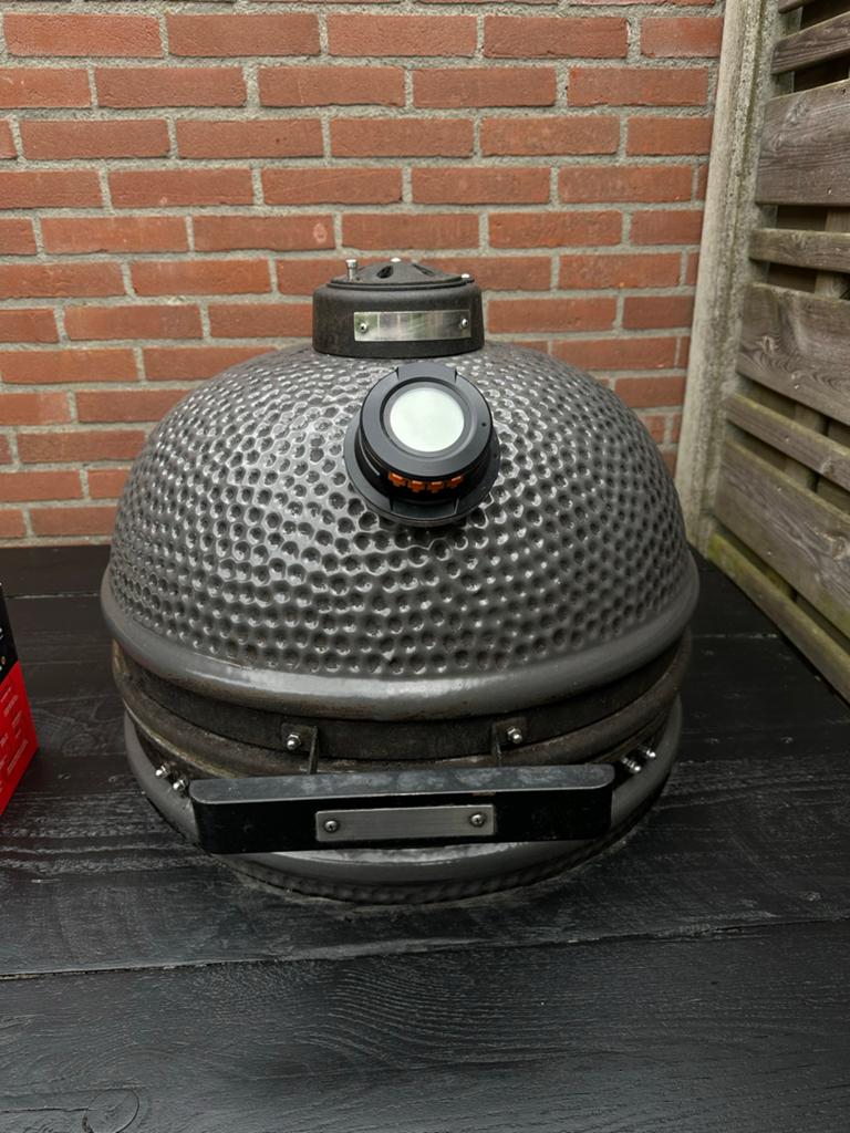 Kamado tafel met Grill Guru large en accessoires, Tuin en Terras, Houtskoolbarbecues, Ophalen, Gebruikt, Met accessoires