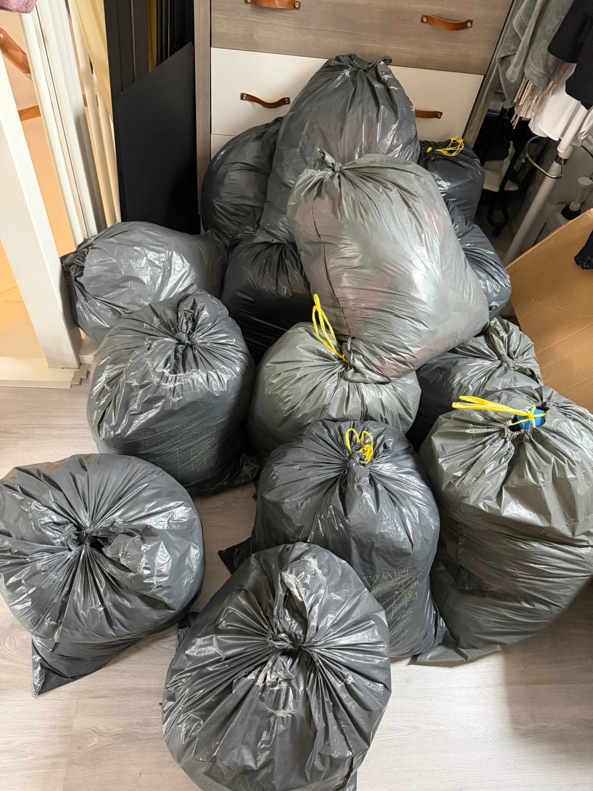 Dames & heren 14 vuilniszakken vol winterkle div merkenmaten, Kleding | Dames, Ophalen, Zo goed als nieuw, Maat 38/40 (M)