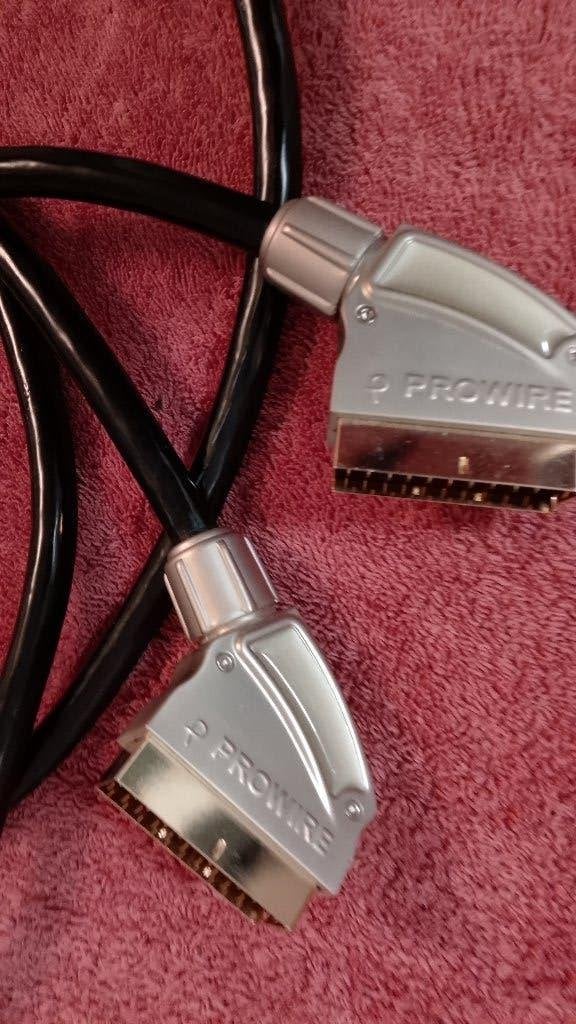 Luxe Pro Wire SCART-kabel Glimmend Zwart – Design-Steentjes, Ophalen of Verzenden, Zo goed als nieuw, Minder dan 2 meter, Scartkabel