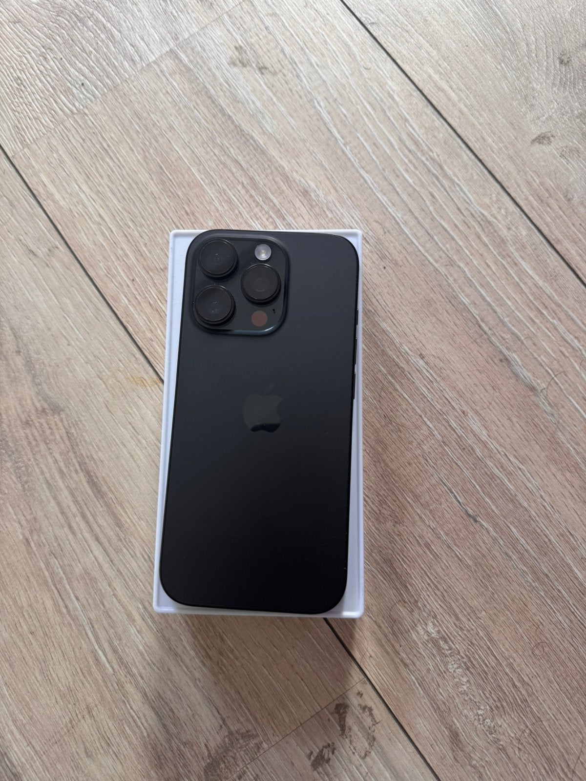 Foto 2 van iPhone 16 pro