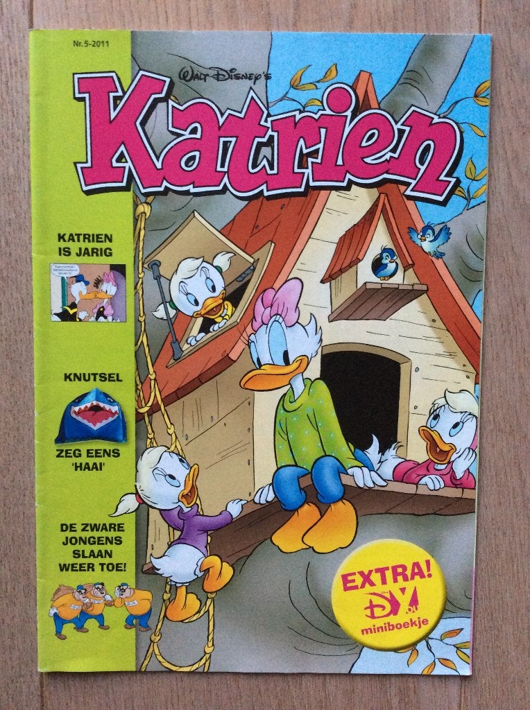 Katrien nr 5 uit 2011 met Disney you miniboekje, Ophalen of Verzenden, Zo goed als nieuw
