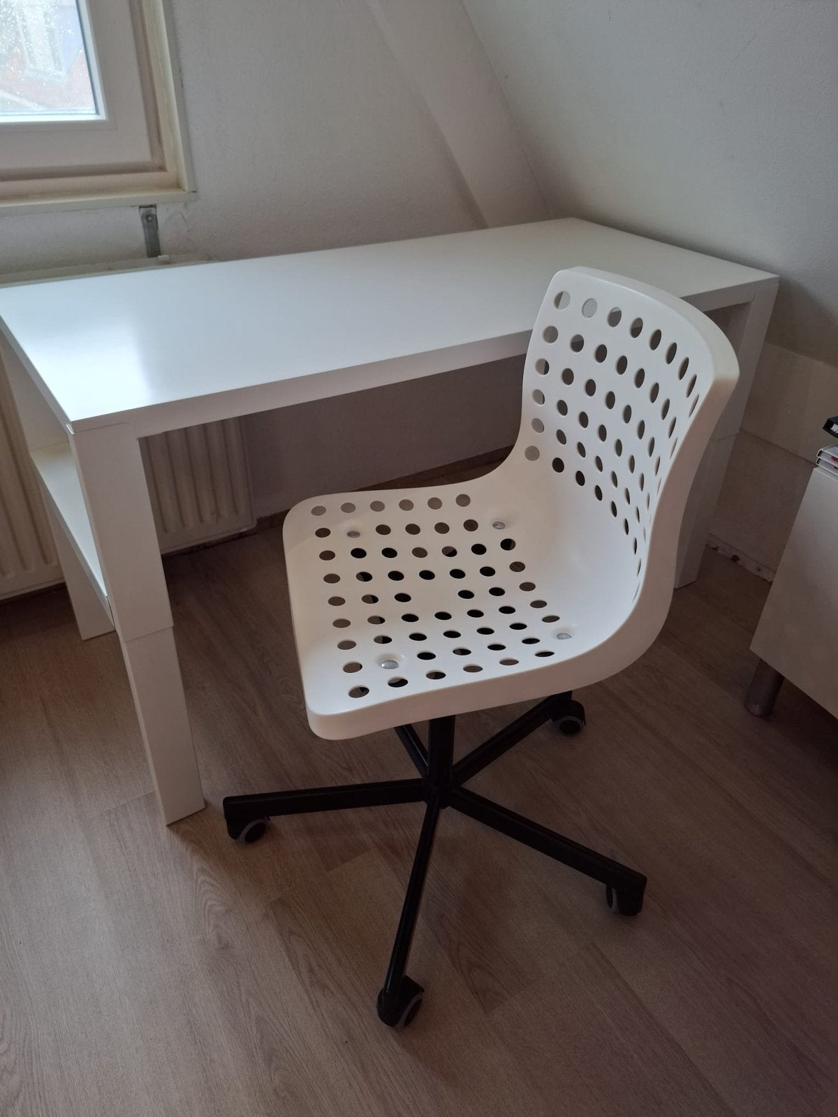 Ikea bureau en bijpassende ikea bureaustoel, Huis en Inrichting, Ophalen, Gebruikt, Wit, Bureaustoel