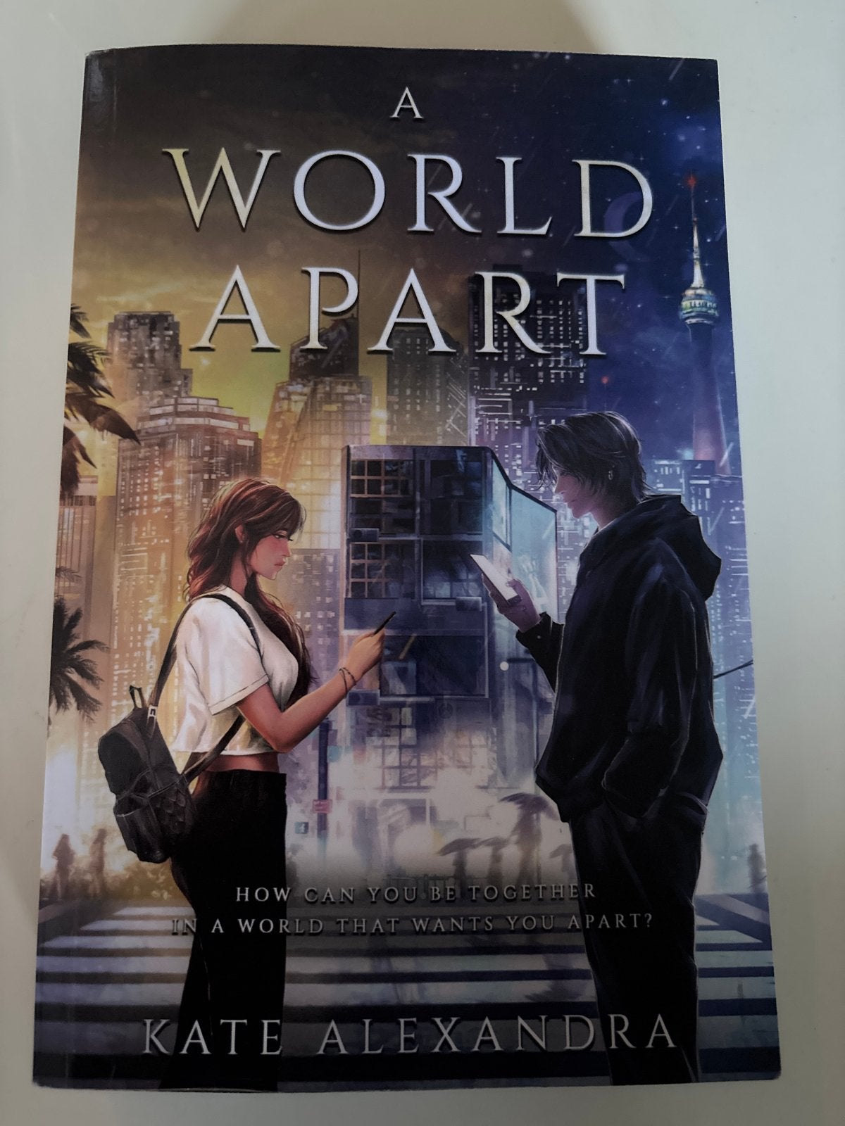 A World Apart - Kate Alexandra (Engels), Boeken, Ophalen of Verzenden, Zo goed als nieuw, Wereld overig