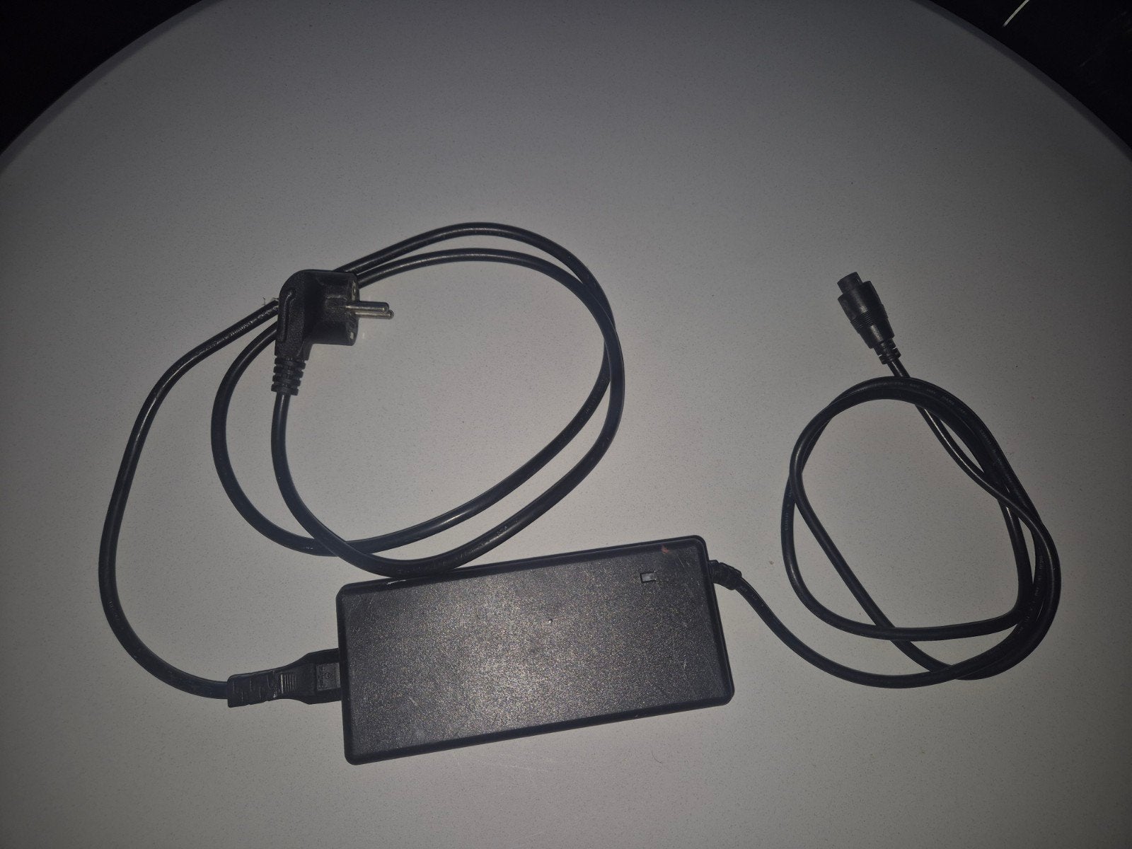 Sparta Li-ion Acculader 42V 2.0A (SBL0084V42X), Fietsen en Brommers, Ophalen, Gebruikt