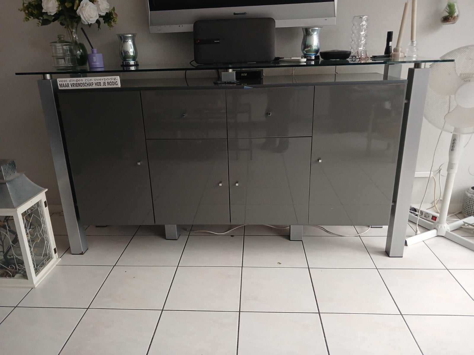 Moderne dressoir met glazen blad en opbergruimte, Huis en Inrichting, Ophalen, Gebruikt, Met lade(s), Glas