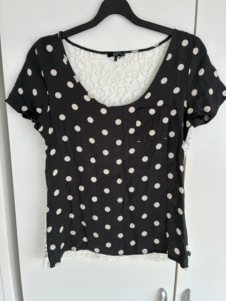 Mooie top van Dept, met kant L, zwart/wit ., Kleding | Dames, Ophalen of Verzenden, Zo goed als nieuw, Wit, Korte mouw