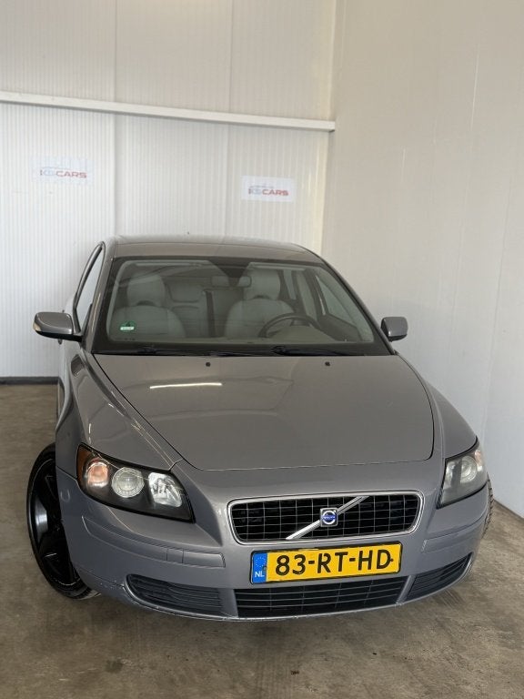 Volvo S40 2.4 | Trekhaak | Zwarte velgen ! (bj 2005), Auto's, Voorwielaandrijving, Gebruikt, 700 kg, Stoelverwarming
