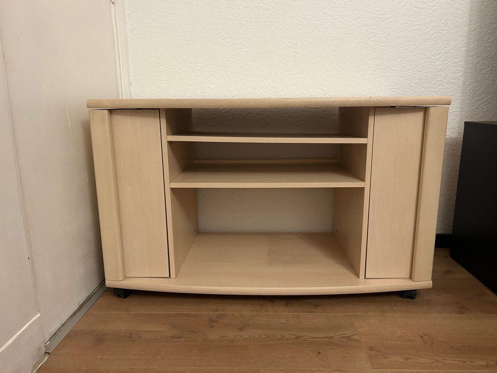 Licht houten tv-meubel met opbergruimte, Huis en Inrichting, Ophalen, Gebruikt, 100 tot 150 cm, Klassiek
