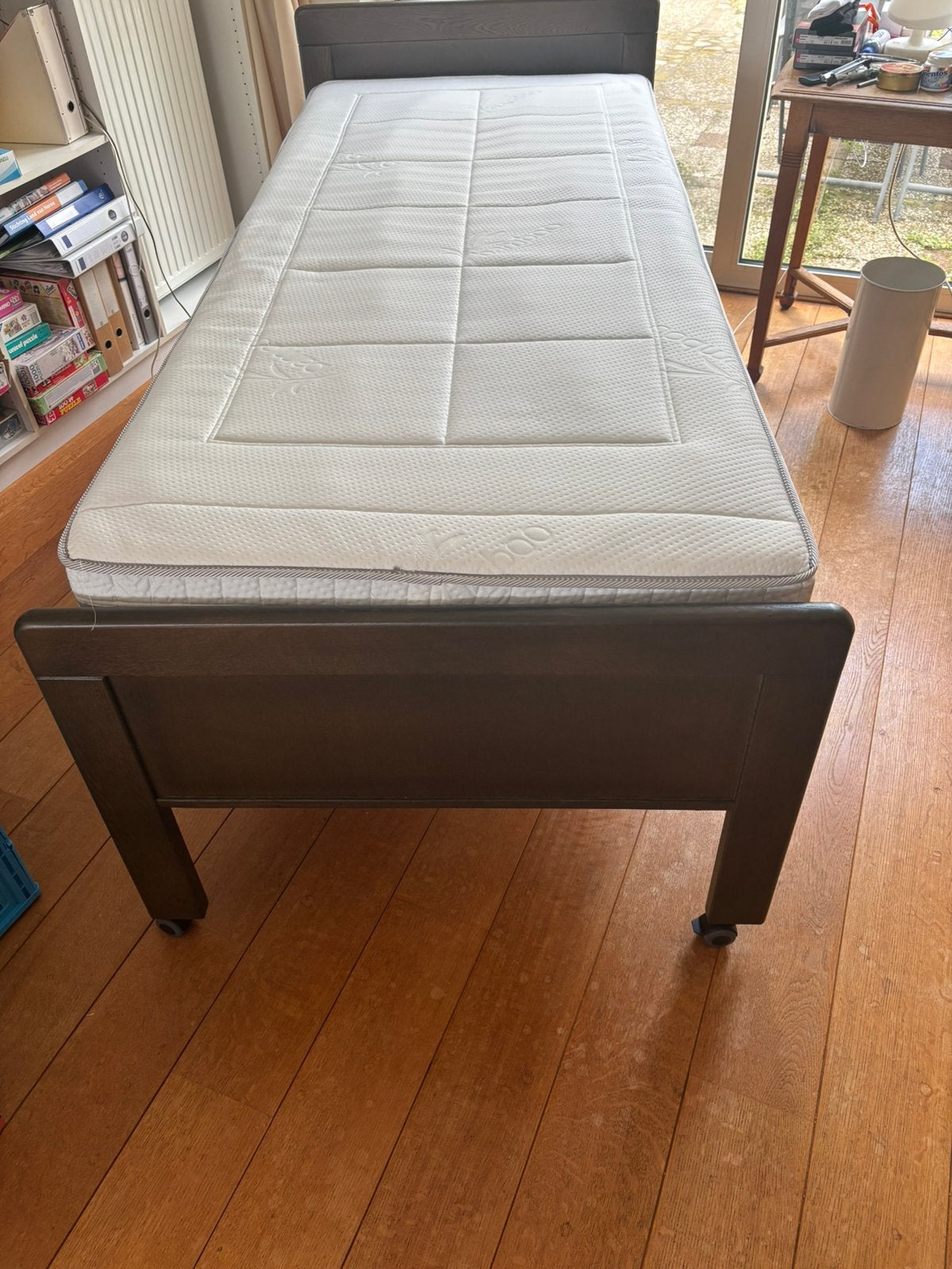 Nieuw 1 persoons seniorenbed met verstelbare lattenbodem!, Ophalen, Verstelbaar, 90 cm, Eenpersoons