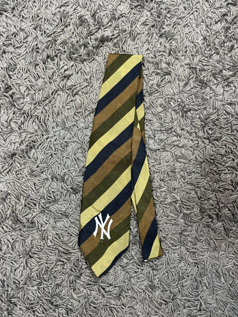 New York Yankees gestreepte stropdas, Kleding | Heren, Ophalen of Verzenden, Zo goed als nieuw, Bruin, Met patroon