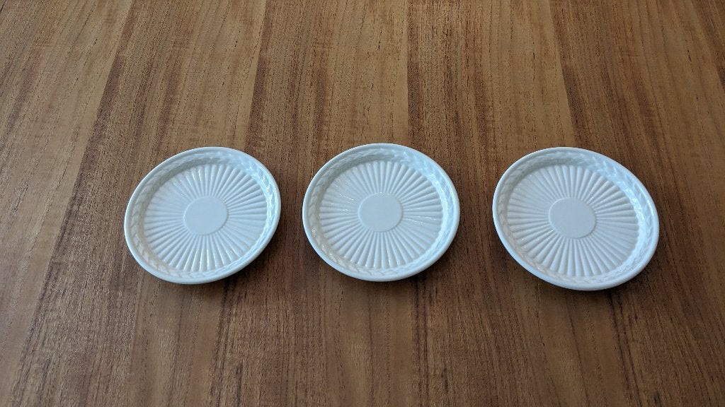 Wedgwood Edme coaster / onderzetter 3x in nieuwstaat, Klassiek, Ophalen of Verzenden, Zo goed als nieuw, Bord(en)