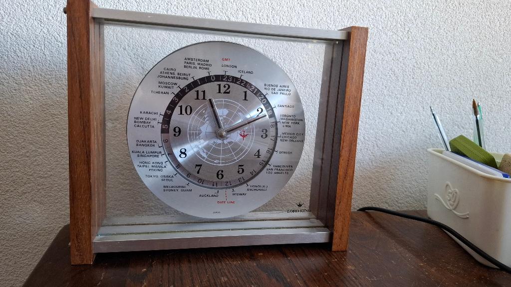 Etsy World clock Seiko Japan Lord King, Huis en Inrichting, Woonaccessoires | Klokken, Ophalen of Verzenden, Gebruikt, Wekker of Tafelklok