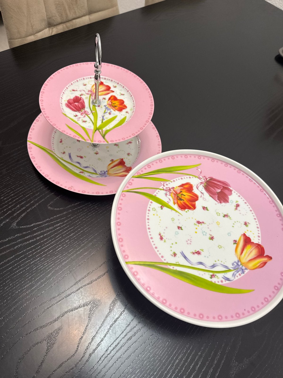 Fleurige etagere en taartplateau - Roze met bloemen, Meerkleurig, Overige stijlen, Ophalen of Verzenden, Zo goed als nieuw
