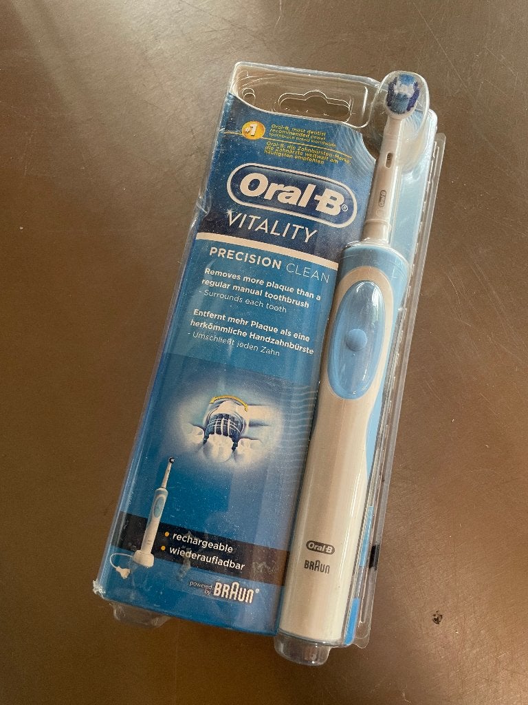 Oral-B Elektrische tandenborstel nieuw in verpakking, Ophalen of Verzenden, Nieuw, Hand- en Voetverzorging