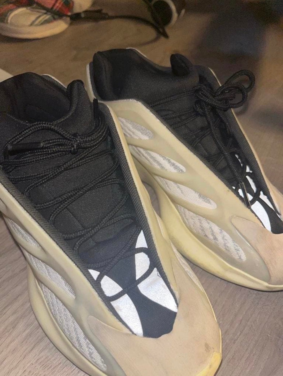 Yeezy 700, Ophalen of Verzenden, Zo goed als nieuw, Overige kleuren, Sneakers of Gympen