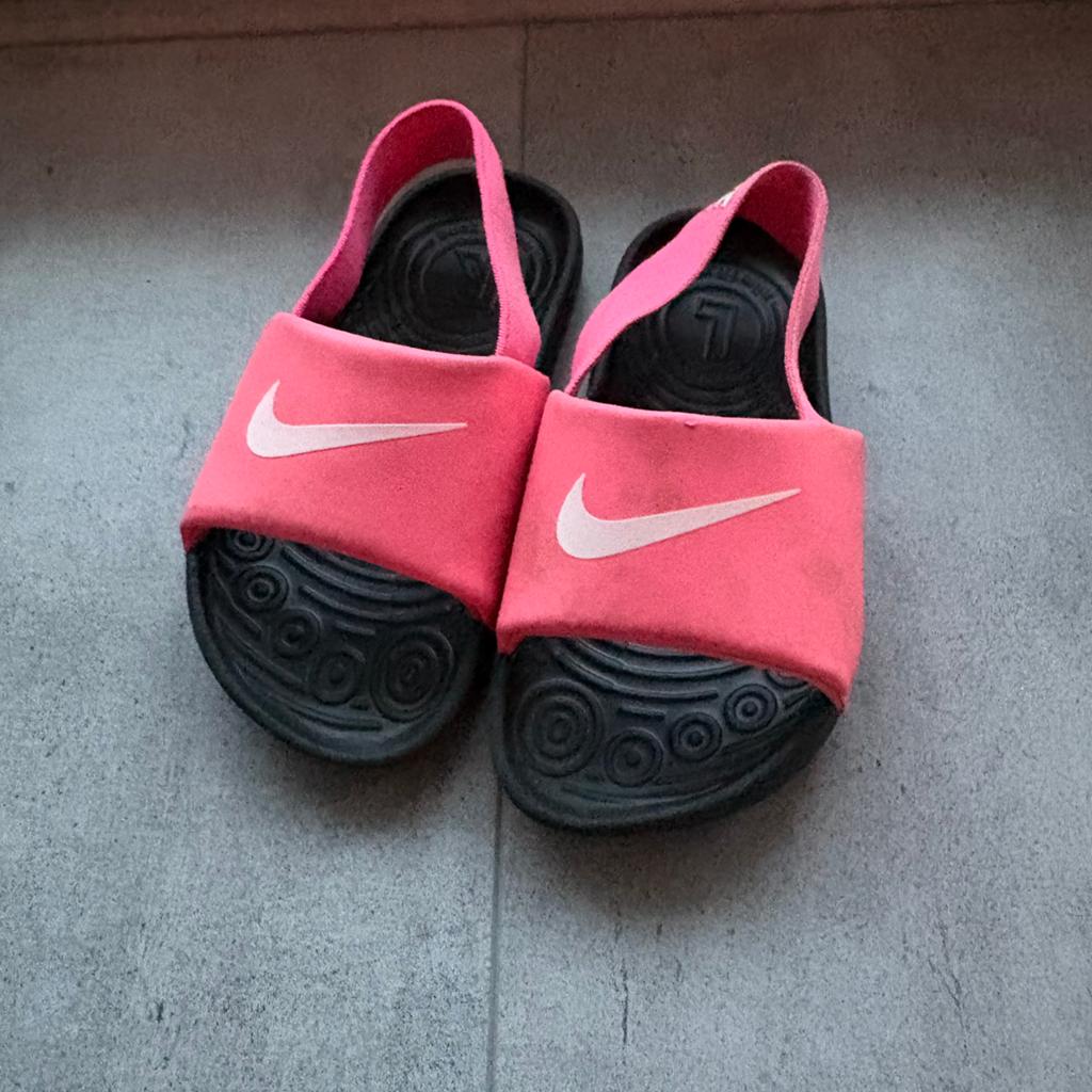 Nike slippers roze maat 23,5, Ophalen, Gebruikt, Meisje, Schoenen