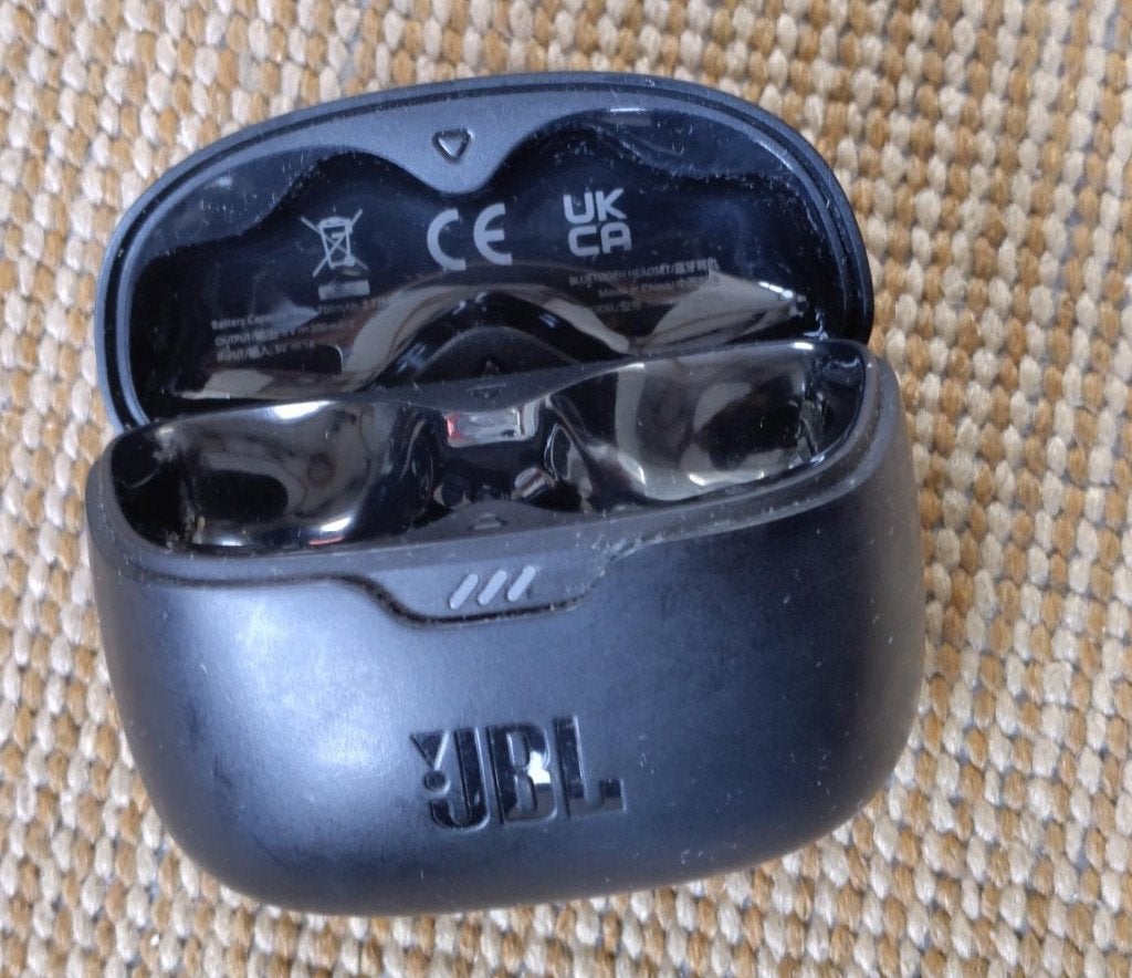Oplaad-/ opbergdoosje voor JBL oordopjes, Gebruikt, Zwart, In gehoorgang (in-ear), Ophalen of Verzenden