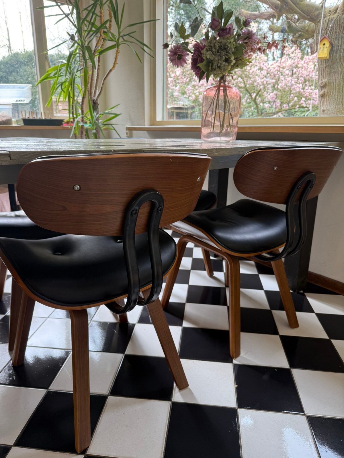 Eames-stijl replica eetkamerstoelen van Dutchbone, Ophalen, Zo goed als nieuw