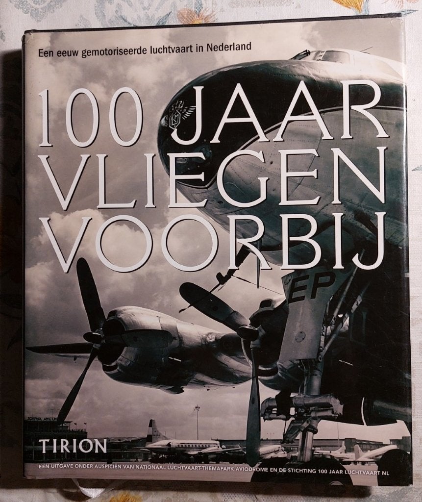 3 z.g.a.n vliegtuig boeken o.a 100 jaar vliegen  voorbij, Verzenden, Zo goed als nieuw