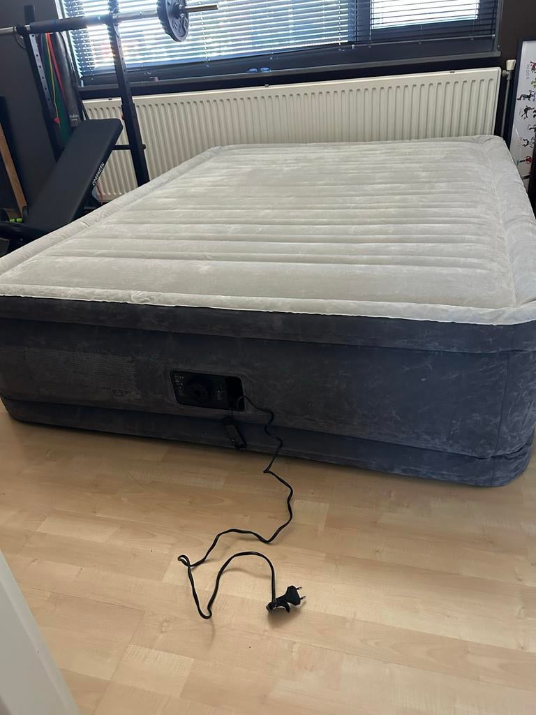 Intex Luchtbed met Ingebouwde Pomp - 2-persoons, Ophalen, Gebruikt
