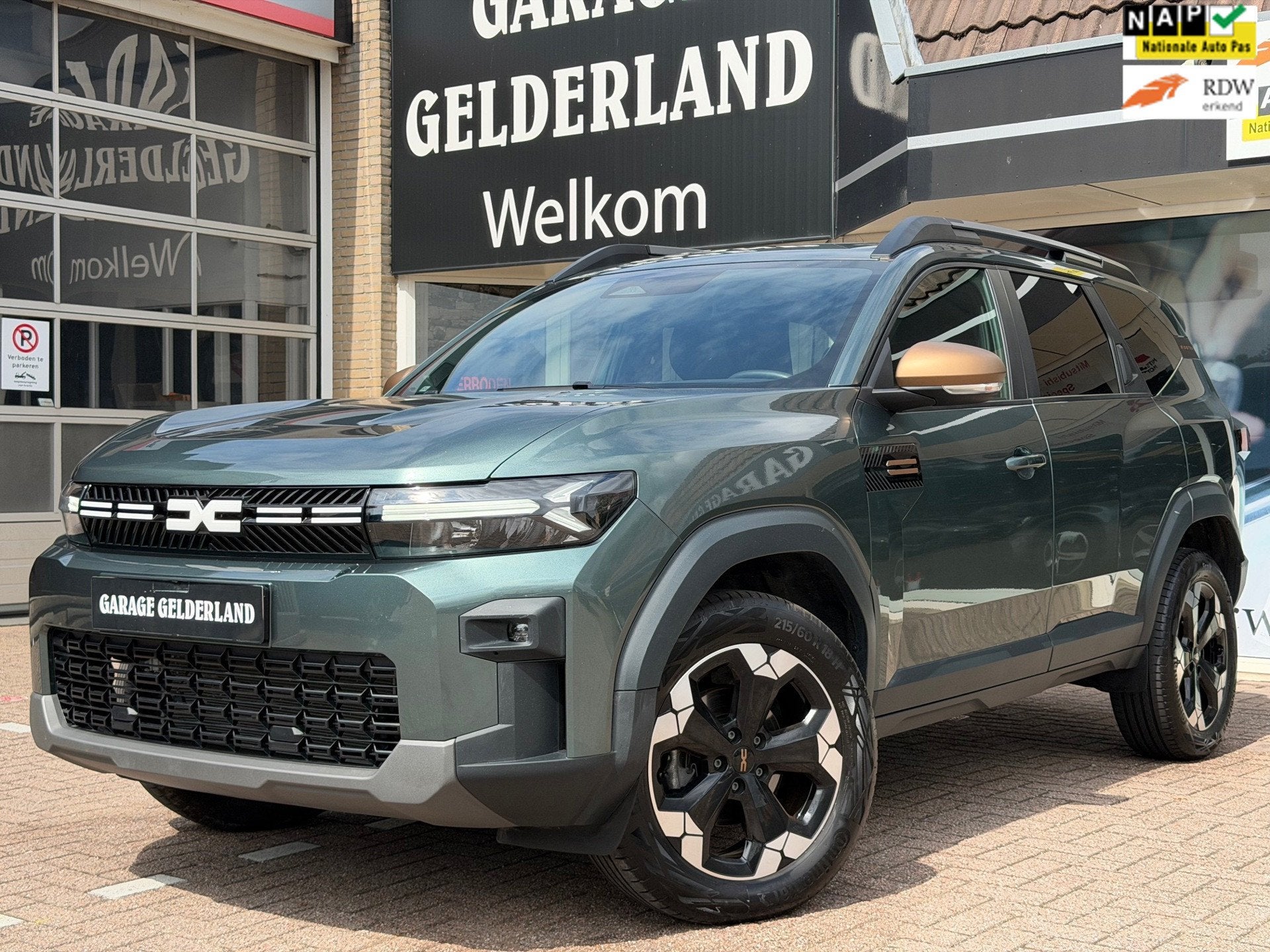 Dacia Bigster Mild Hybrid 130 4x4 Extreme | Pano | Full-Led, Auto's, Dacia, Dealer onderhouden, Gebruikt, Zwart, 1199 cc