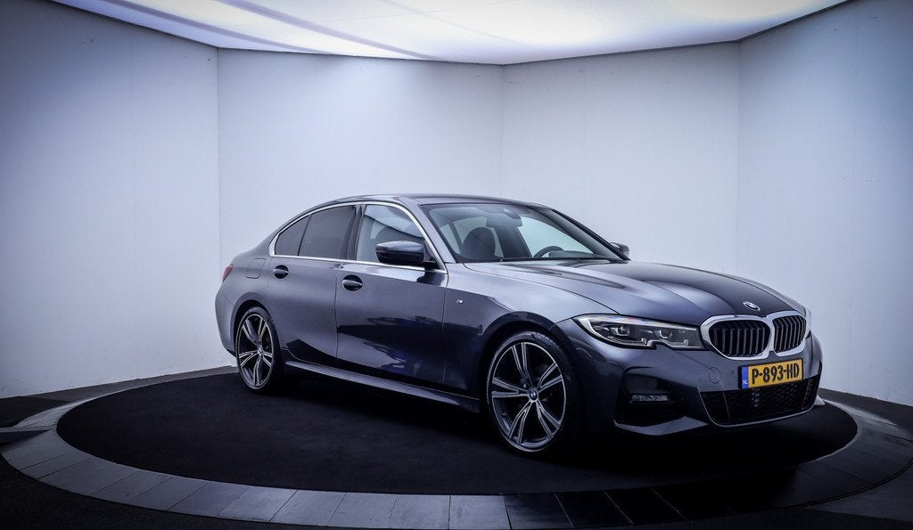 BMW 3-serie 318iA M-SPORT Edition FULL LED | CARPLAY | NAVI, Auto's, BMW, 1998 cc, Achterwielaandrijving, Gebruikt, 1465 kg