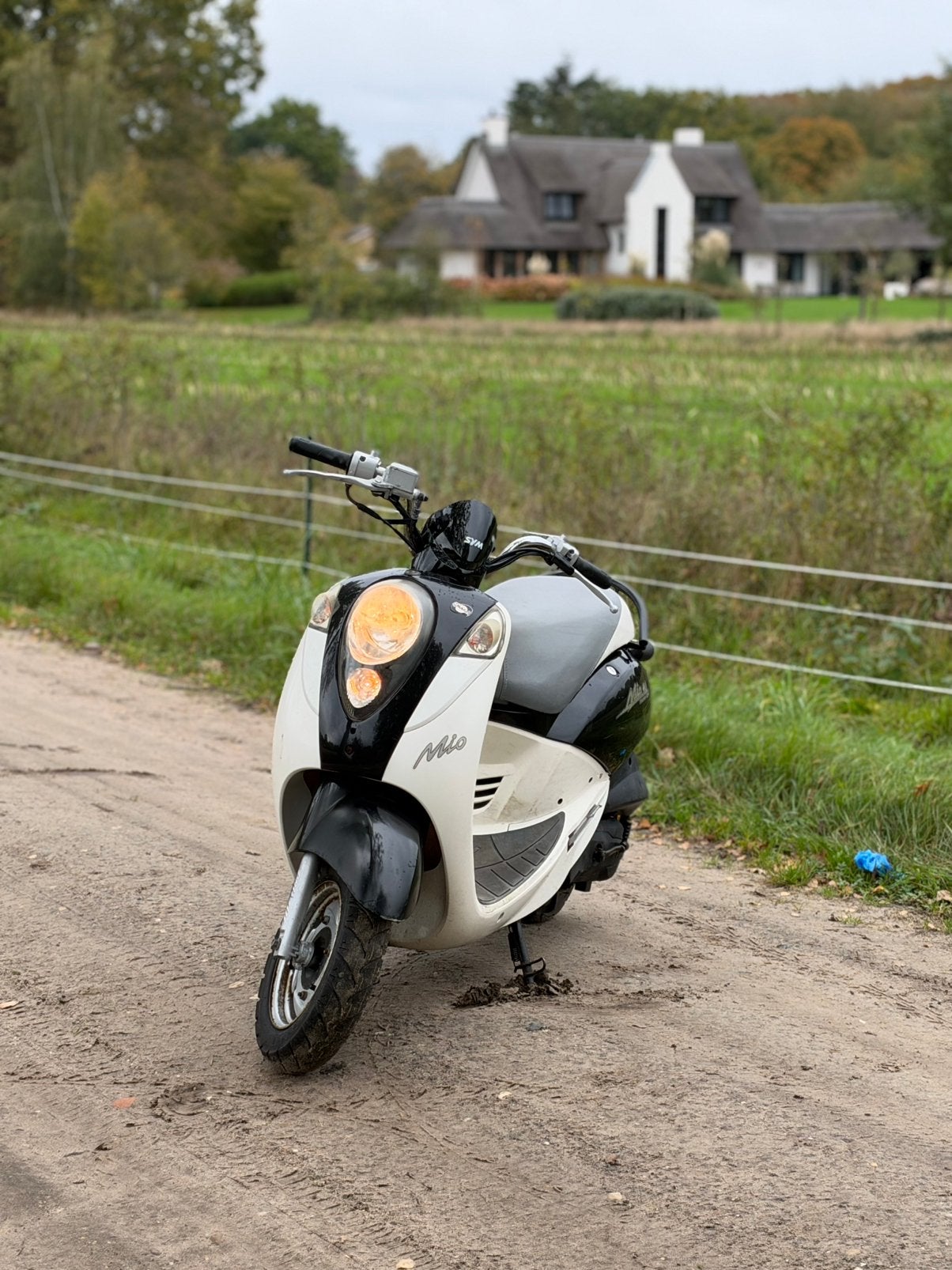 Sym Mio 50cc (Snorfiets), Fietsen en Brommers, Zo goed als nieuw, Benzine, Maximaal 25 km/u, Ophalen