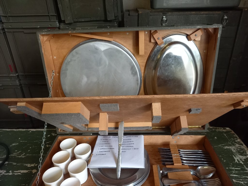 Houten bestekkist met inhoud uit het leger, Ophalen, Gebruikt