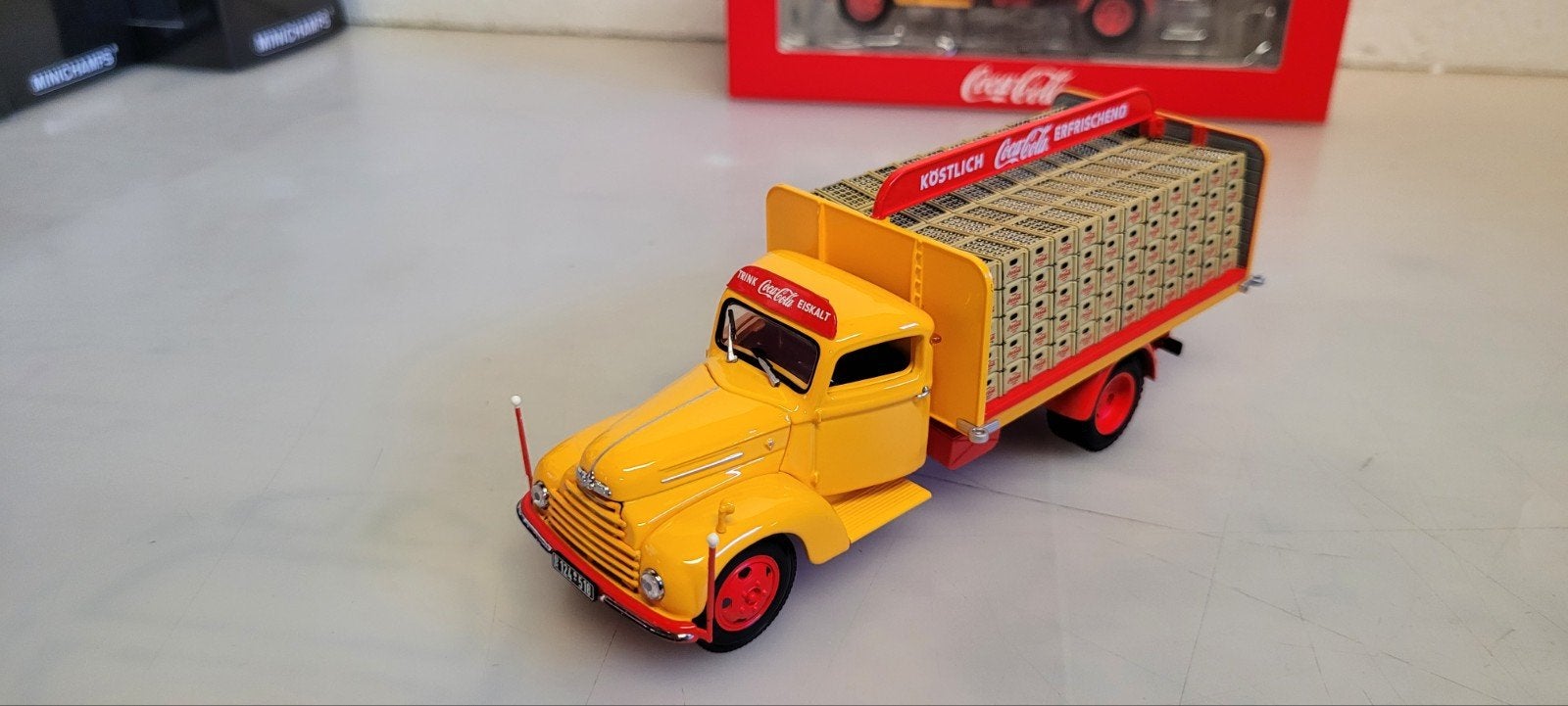 Minichamps Ford FK3500 Coca-Cola, Ophalen of Verzenden, Zo goed als nieuw, Bus of Vrachtwagen, MiniChamps