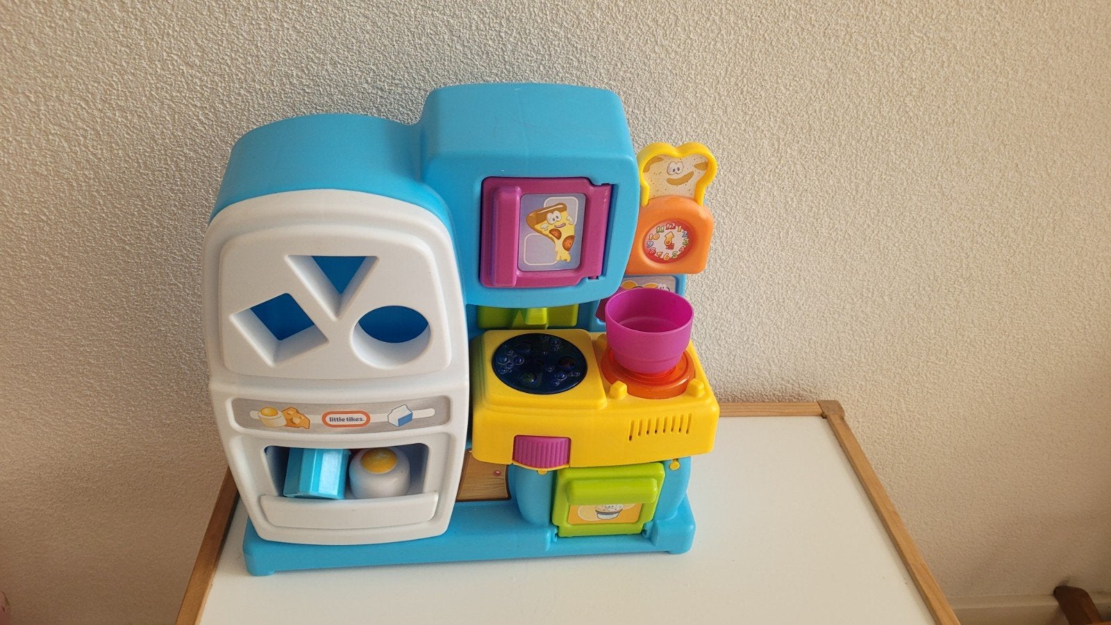 Leuke kinderspeelkeuken met geluid en vormensorteerder, Kinderen en Baby's, Speelgoed | Speelkeukens, Ophalen of Verzenden