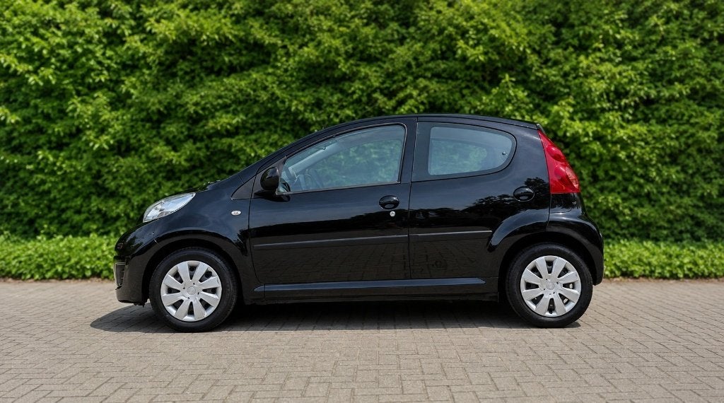Peugeot 107 1.0 12V 5DR 2010 Zwart, Voorwielaandrijving, Stof, Zwart, 4 stoelen