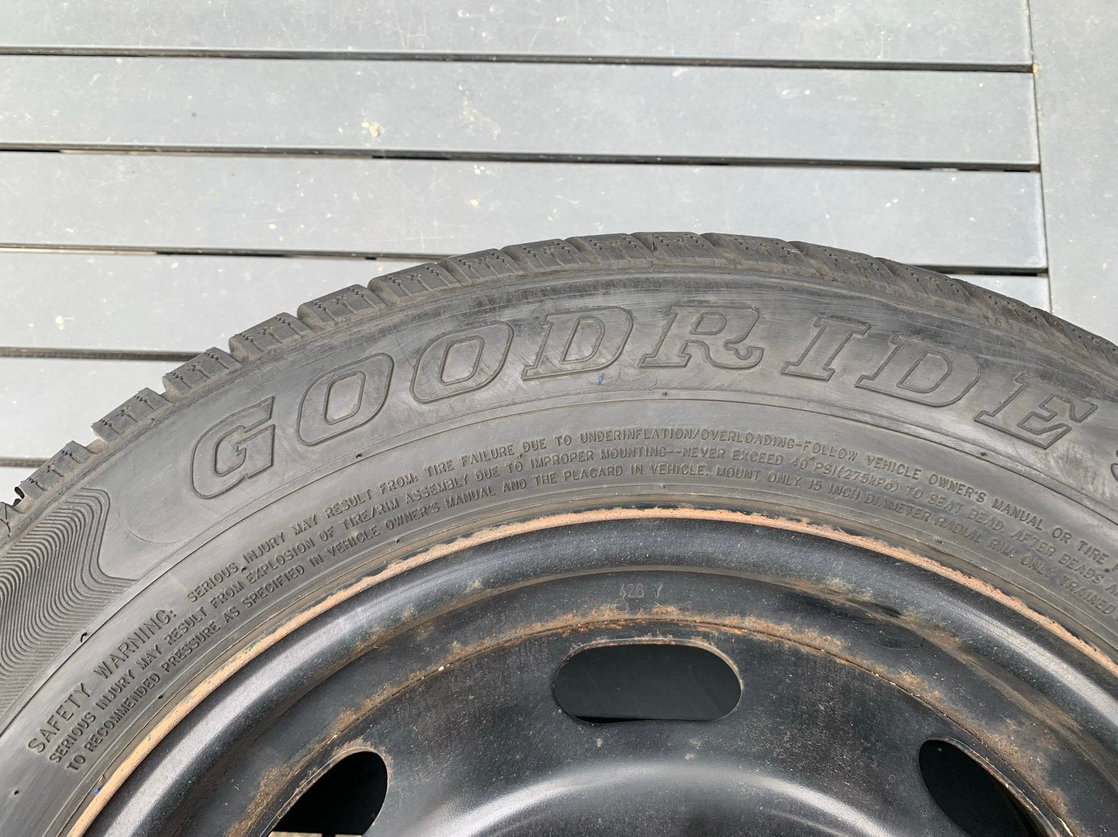 Winterbanden met stalen velgen van een Peugeot 208 185/65R15, Ophalen, Gebruikt, 15 inch, Banden en Velgen