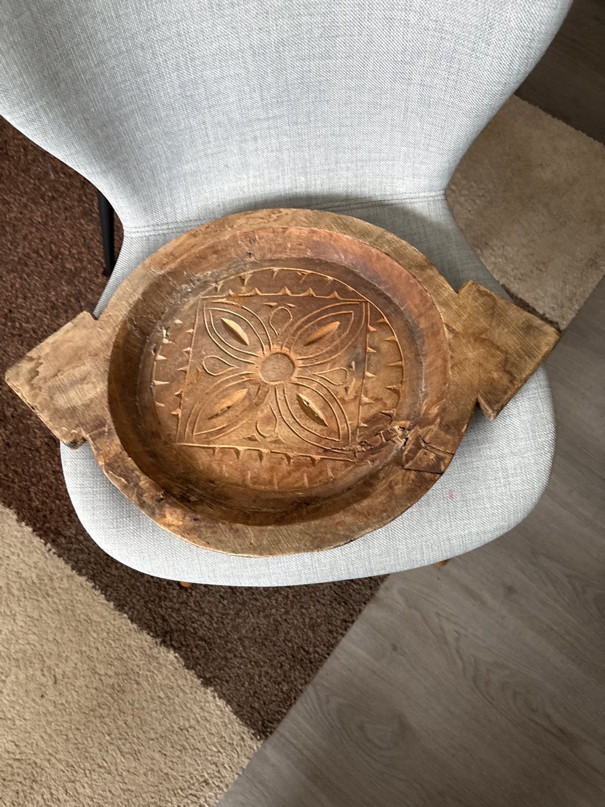 Prachtige oude handgesneden Chapati schaal van hout, Ophalen of Verzenden