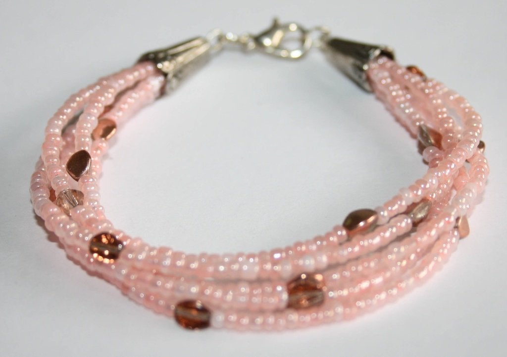 Armband met 5 laagjes rocailles en glaskraaltjes, Sieraden, Tassen en Uiterlijk, Ophalen of Verzenden, Nieuw, Roze, Overige materialen