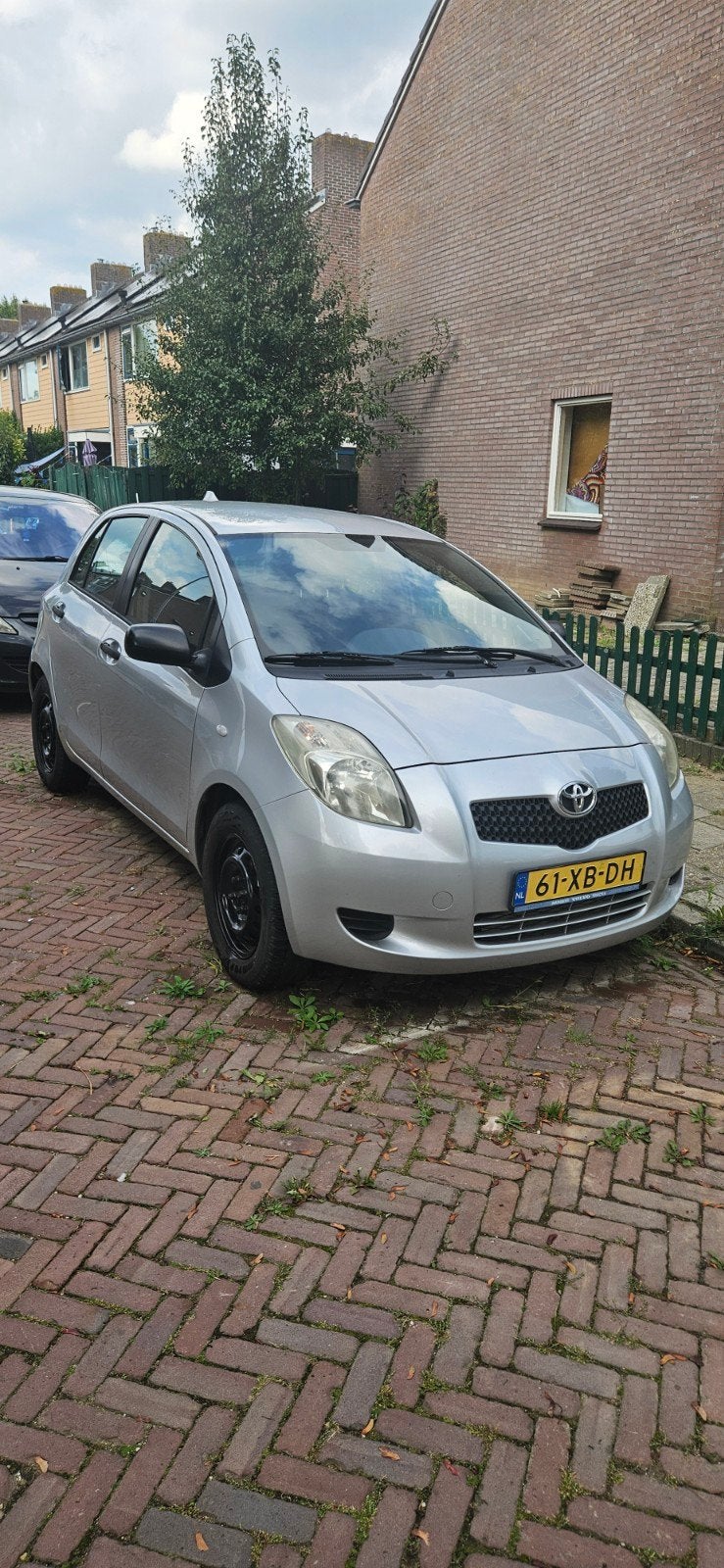 Toyota Yaris opknapper 1.0 12V Vvt-i 5DR Terra 2007 Grijs, Auto's, Voorwielaandrijving, 527 kg, 40 €/maand, Origineel Nederlands