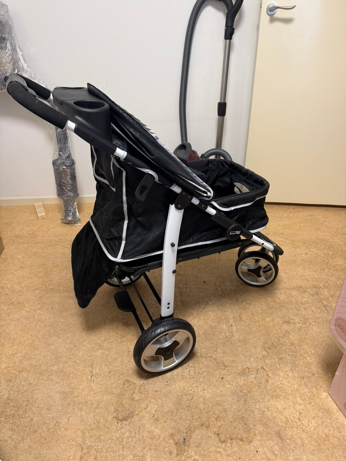 InnoPet Hondenwagen/Hondenbuggy. Zwart, Dieren en Toebehoren, Ophalen, Zo goed als nieuw