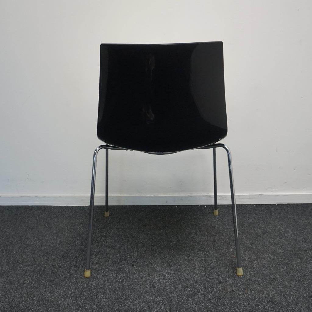 Arper Catifa 46 Design Stoelen | Wit / Zwart | Kunststof, Huis en Inrichting, Stoelen, Gebruikt, -, Wit, -