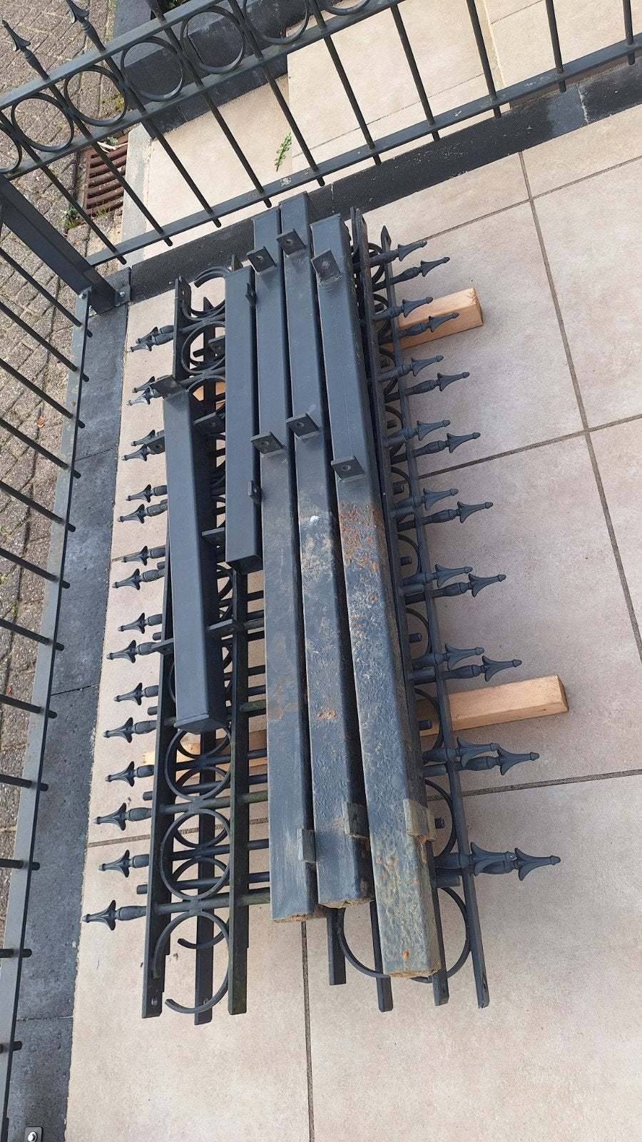 Sierhekwerk -  ijzeren hekwerk met palen, Tuin en Terras, Ophalen, Gebruikt, IJzer, Sierhekwerk