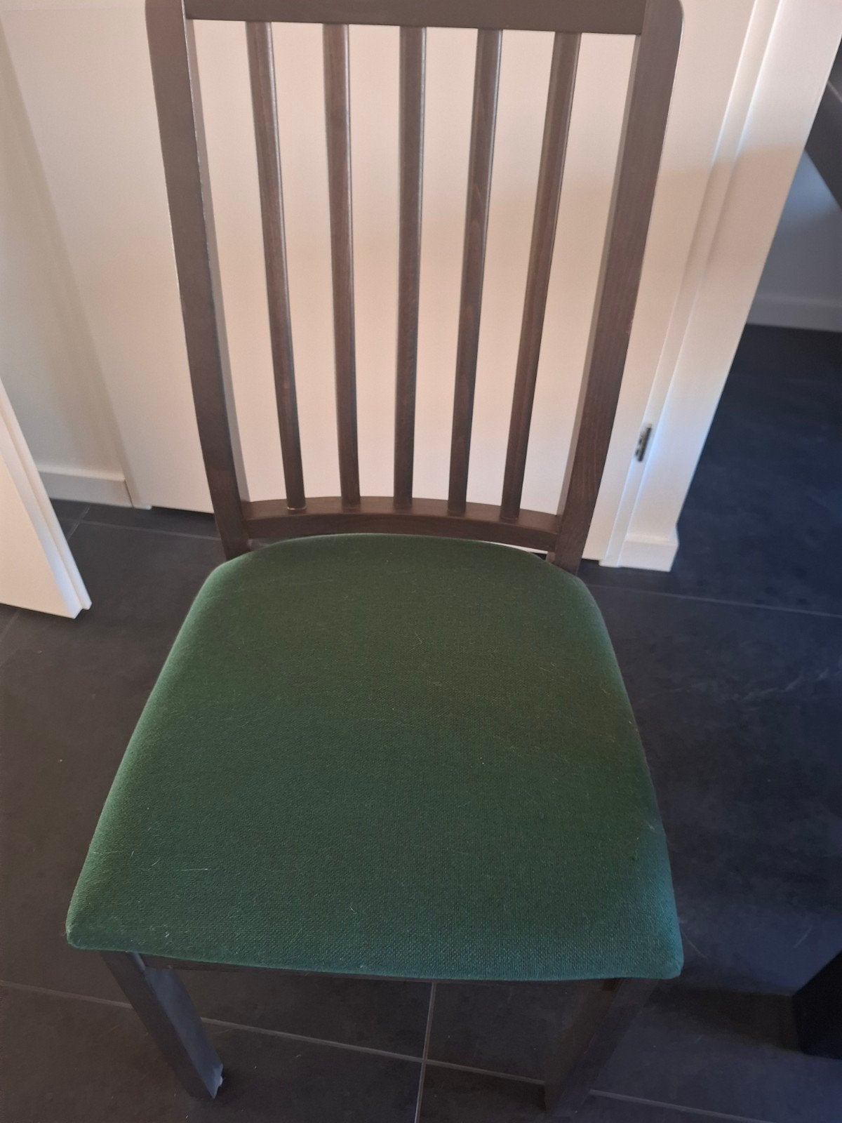 Houten stoel met groene stoffen zitting 4 stuks, Ophalen of Verzenden, Overige kleuren