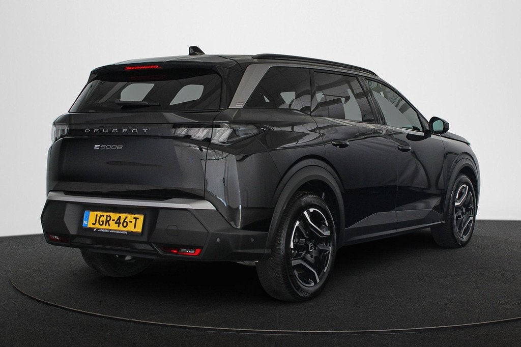 Peugeot e-5008 Allure Avantage 73 kWh 7p Seat Pack Trekhaak, Gebruikt, 213 pk, Zwart, Origineel Nederlands