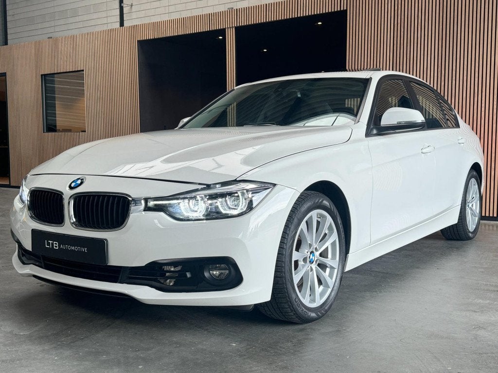 BMW 3-serie 320i xDrive Leder | Camera | Schuifdak EXPORTPRI, Auto's, BMW, Bedrijf, Te koop, 3-Serie, 4x4, ABS, Achteruitrijcamera